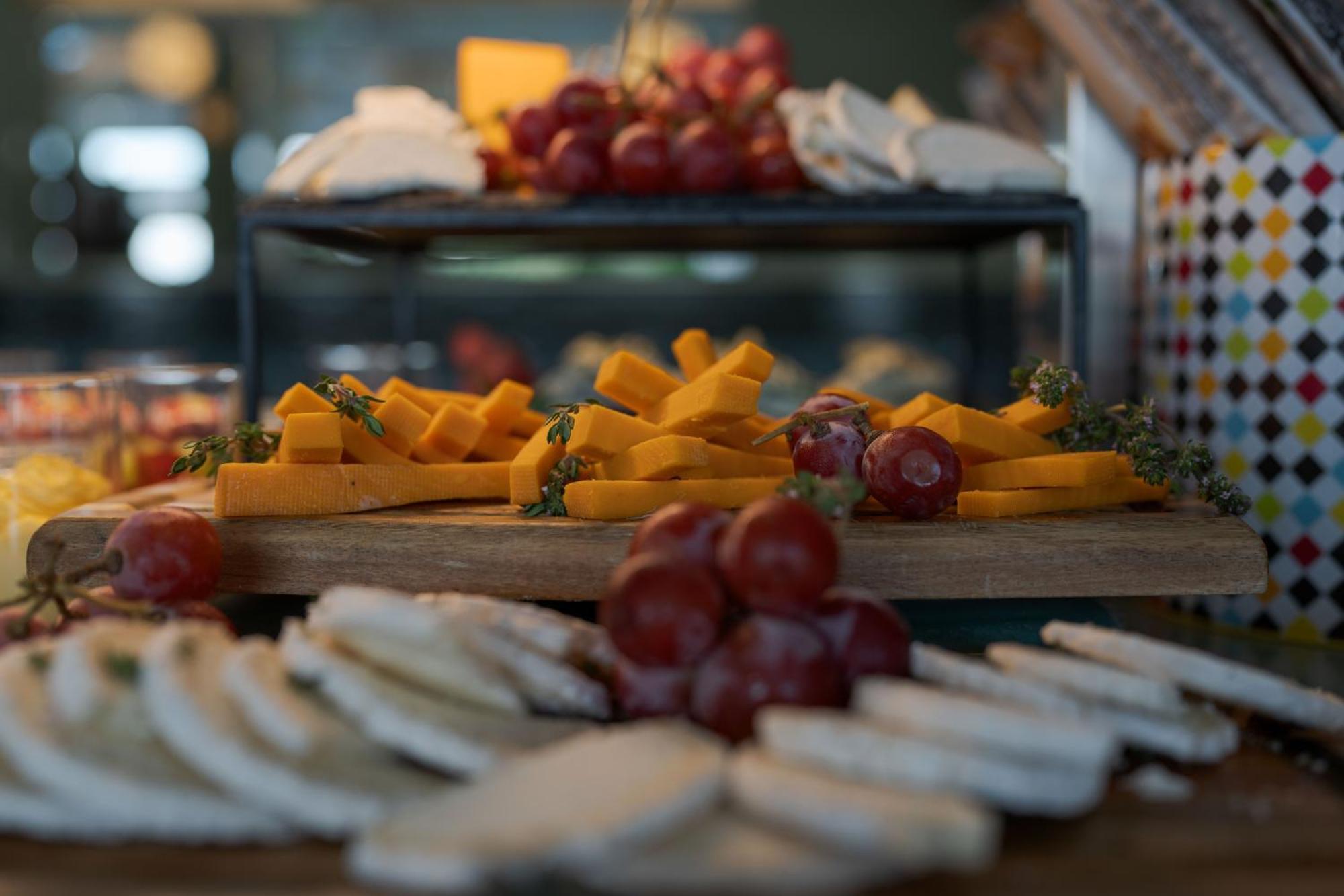 Pestana Blue Alvor Beach Εξωτερικό φωτογραφία Cheese and fruit
